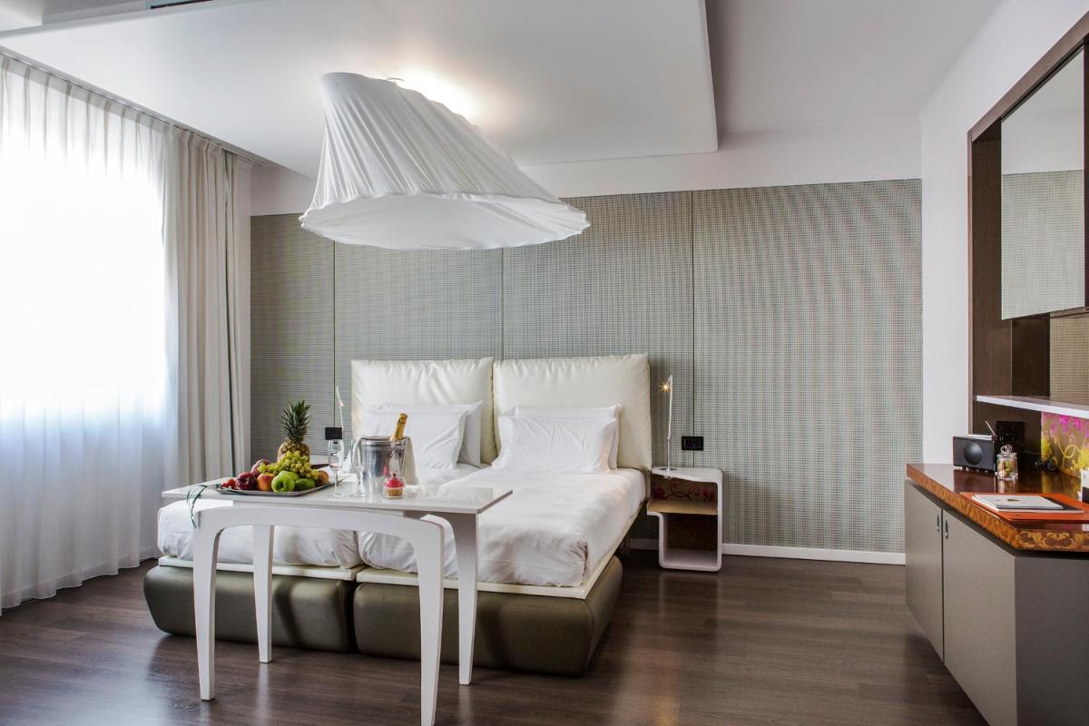 Palazzo Matteotti, The Dedica Anthology, Autograph Collection