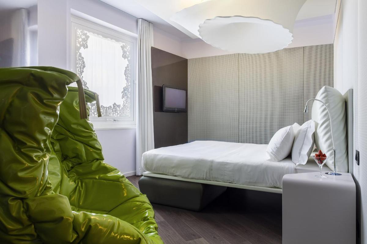 Palazzo Matteotti, The Dedica Anthology, Autograph Collection