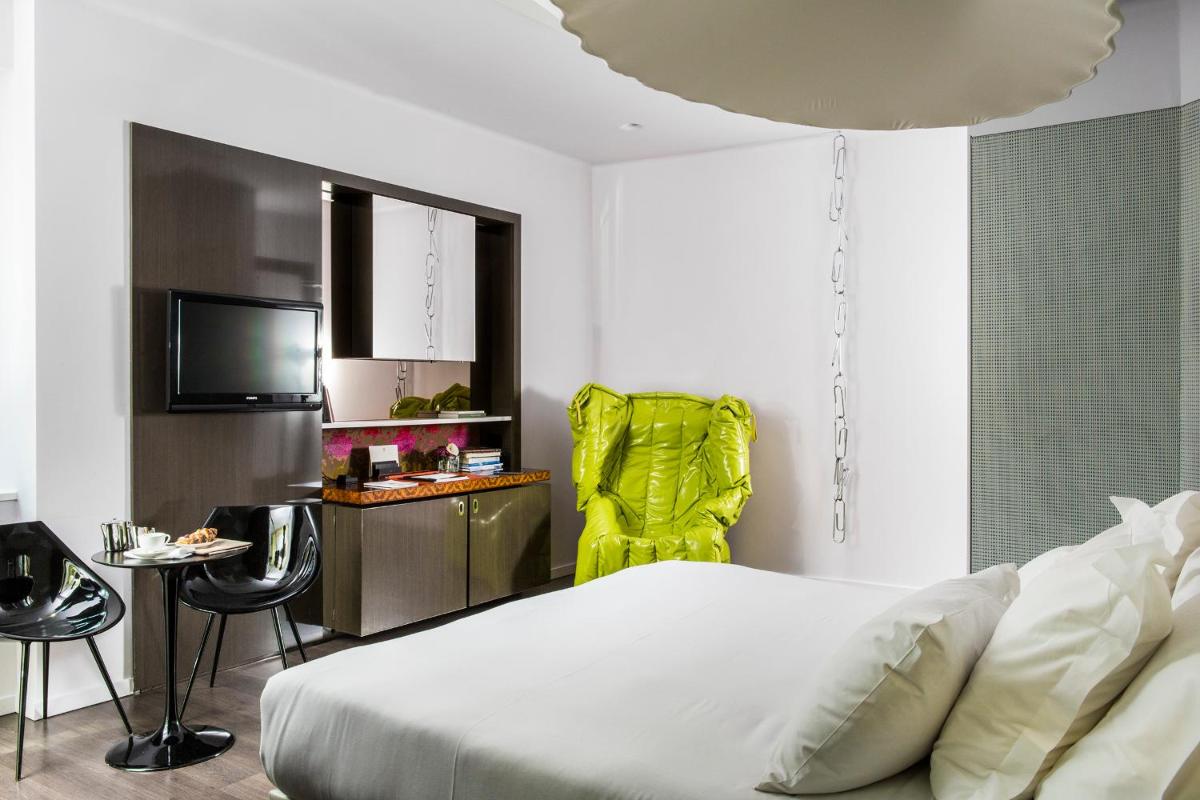 Palazzo Matteotti, The Dedica Anthology, Autograph Collection