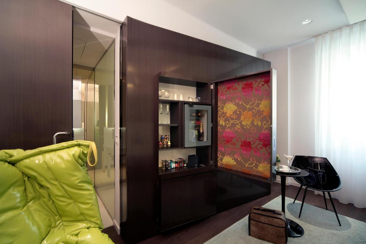 Palazzo Matteotti, The Dedica Anthology, Autograph Collection