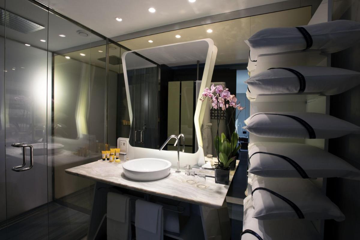 Palazzo Matteotti, The Dedica Anthology, Autograph Collection