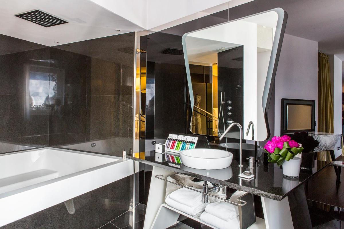 Palazzo Matteotti, The Dedica Anthology, Autograph Collection