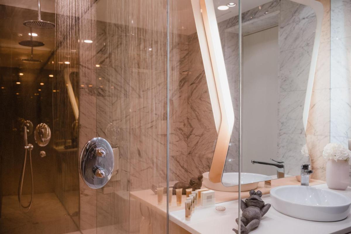 Palazzo Matteotti, The Dedica Anthology, Autograph Collection