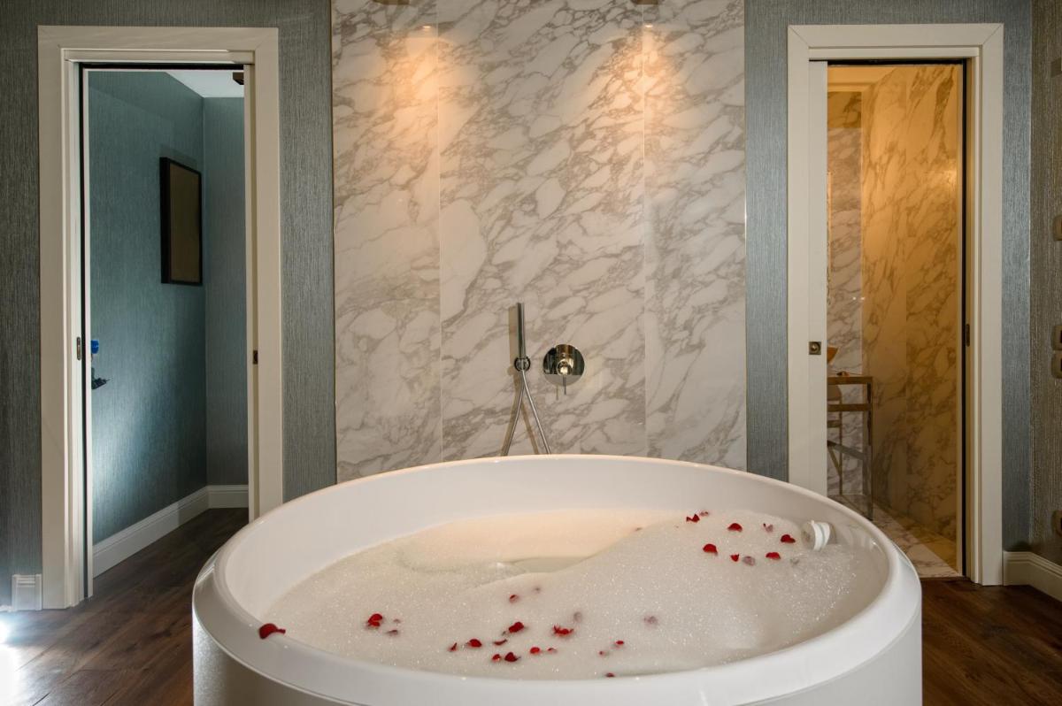 Palazzo Veneziano - Venice Collection