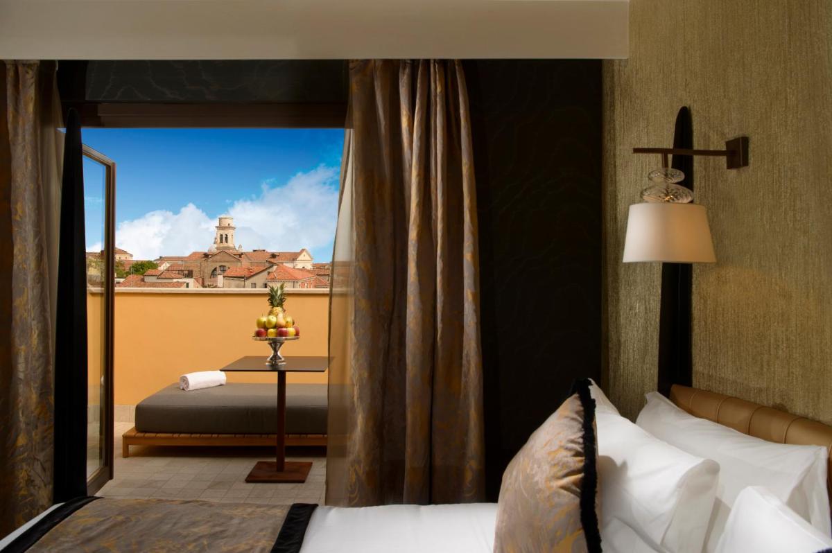 Palazzo Veneziano - Venice Collection