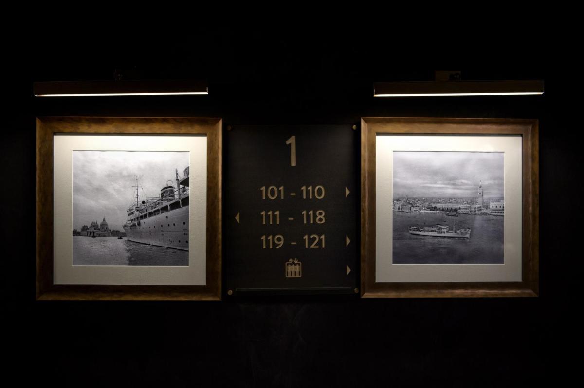 Palazzo Veneziano - Venice Collection