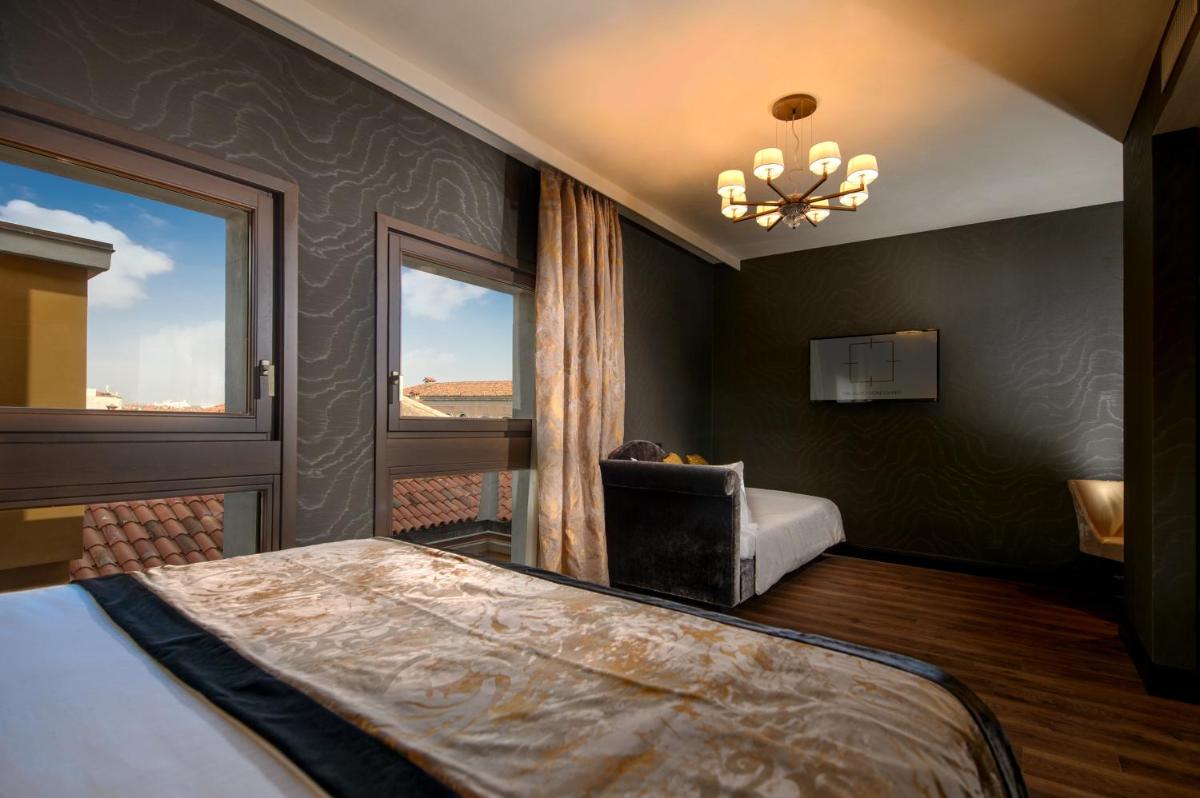 Palazzo Veneziano - Venice Collection