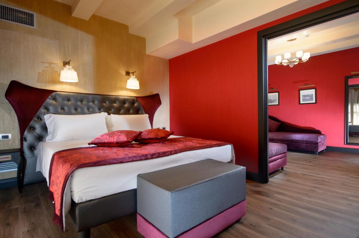 Palazzo Veneziano - Venice Collection