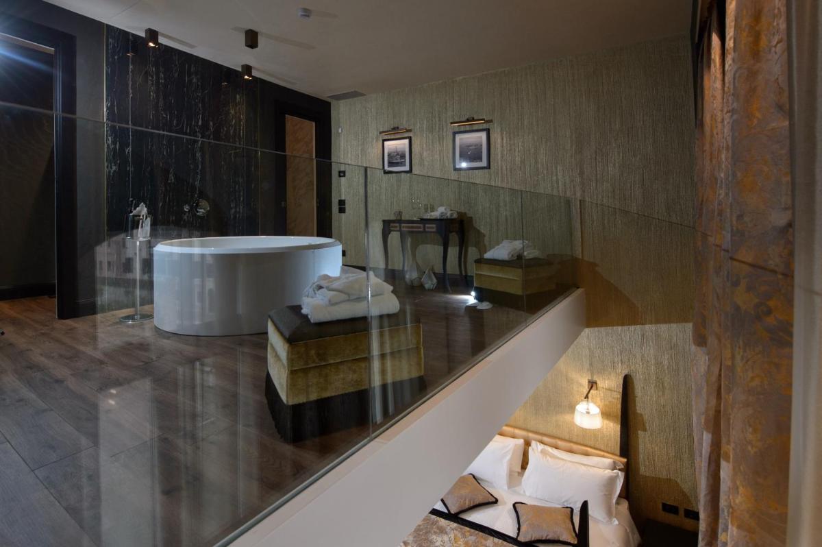 Palazzo Veneziano - Venice Collection