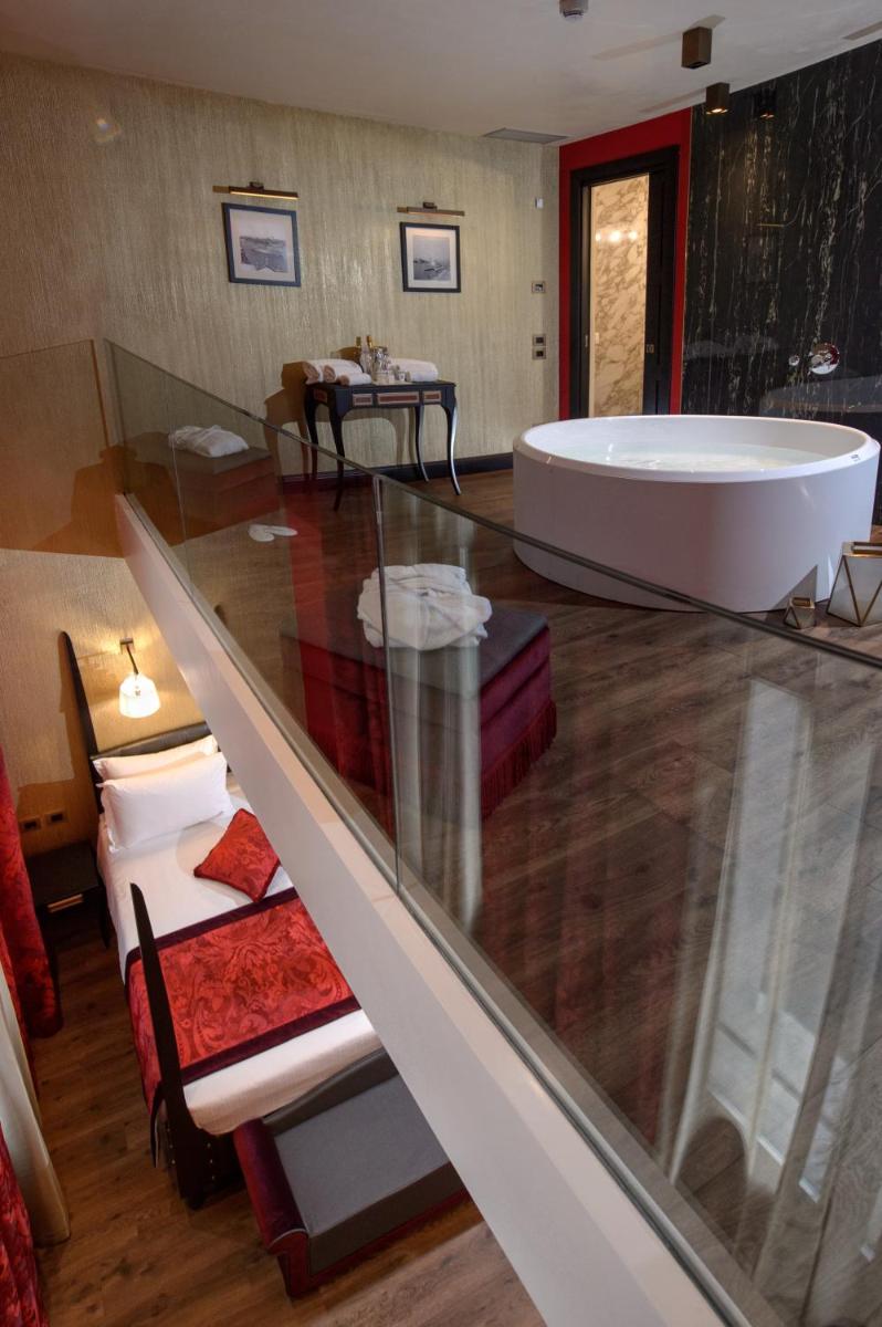 Palazzo Veneziano - Venice Collection