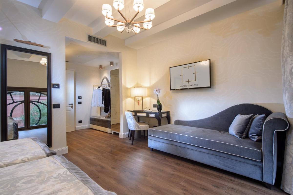 Palazzo Veneziano - Venice Collection