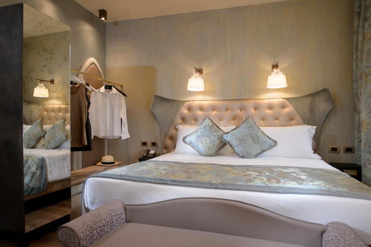 Palazzo Veneziano - Venice Collection