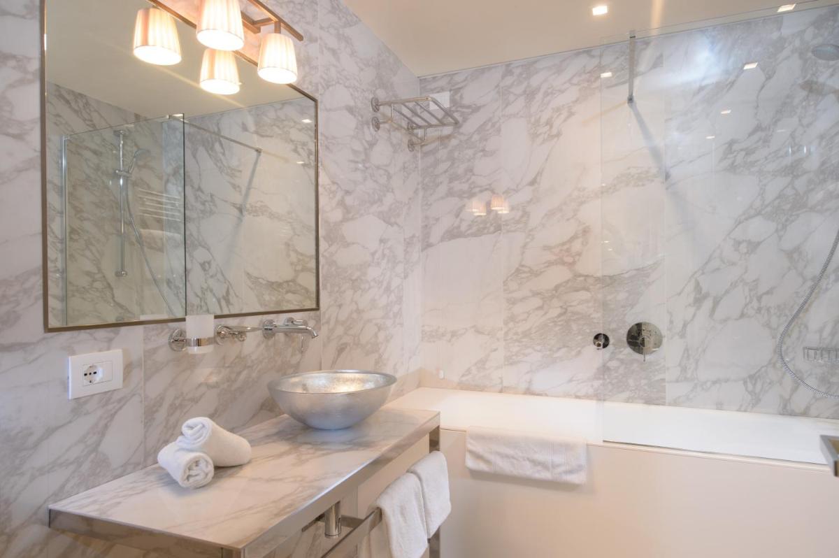 Palazzo Veneziano - Venice Collection