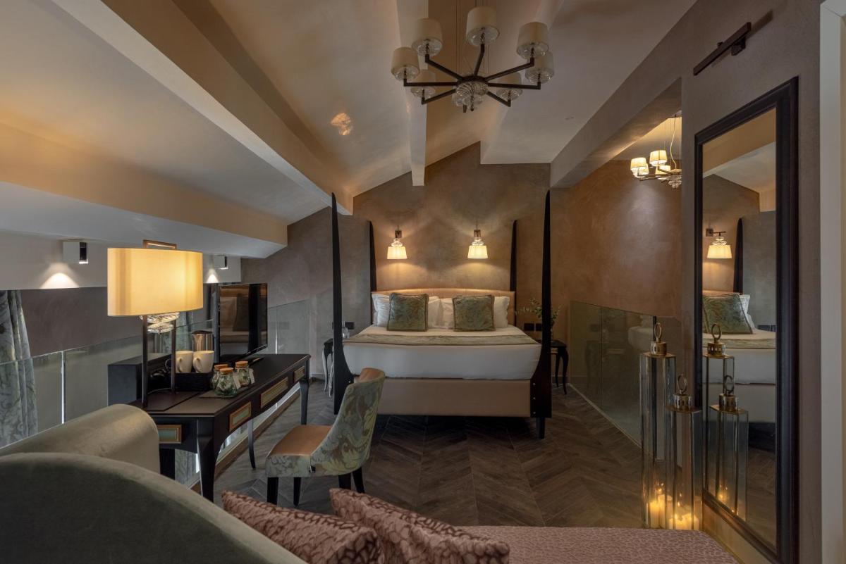 Palazzo Veneziano - Venice Collection