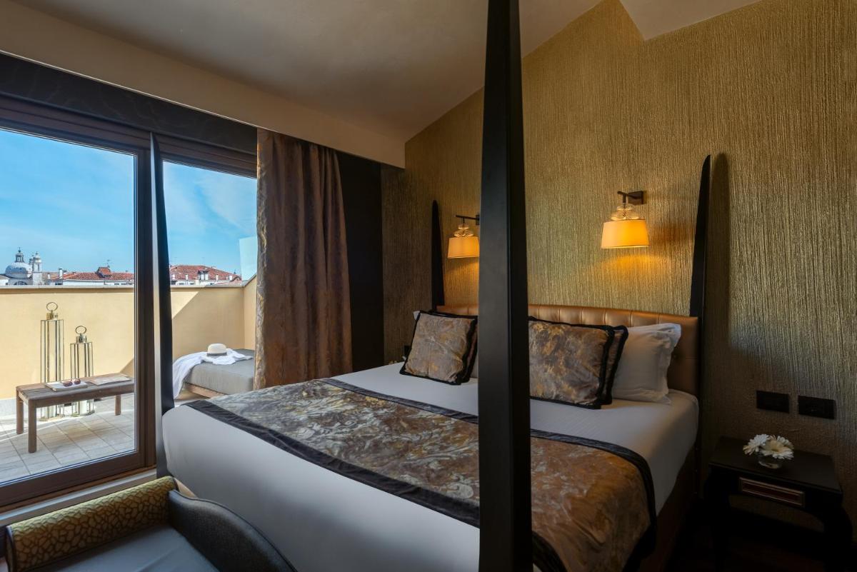 Palazzo Veneziano - Venice Collection