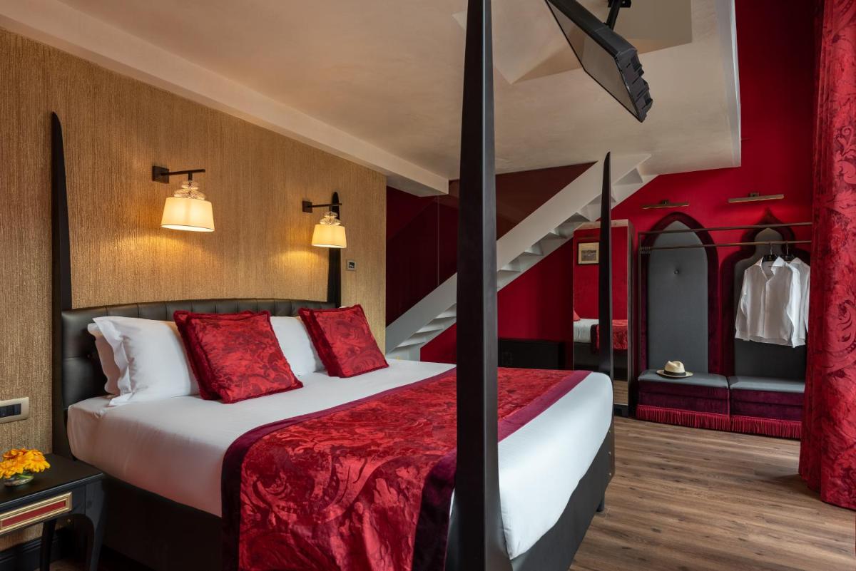 Palazzo Veneziano - Venice Collection