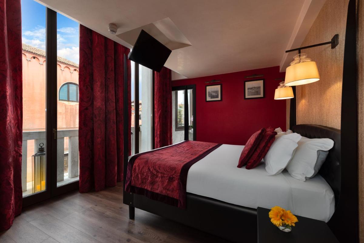 Palazzo Veneziano - Venice Collection