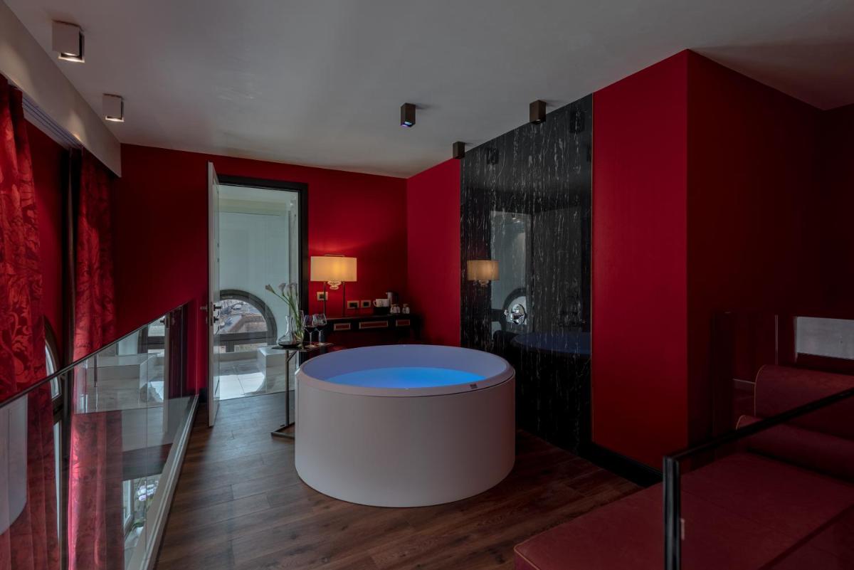 Palazzo Veneziano - Venice Collection