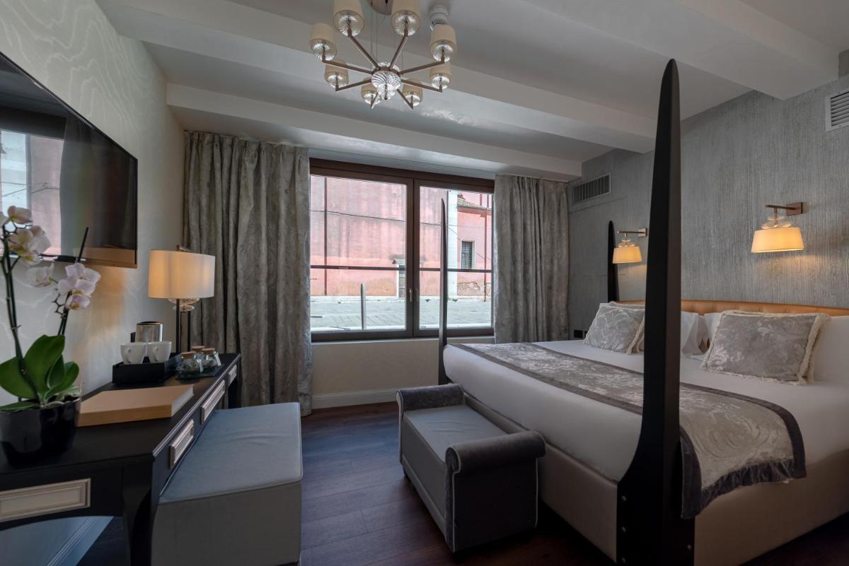 Palazzo Veneziano - Venice Collection