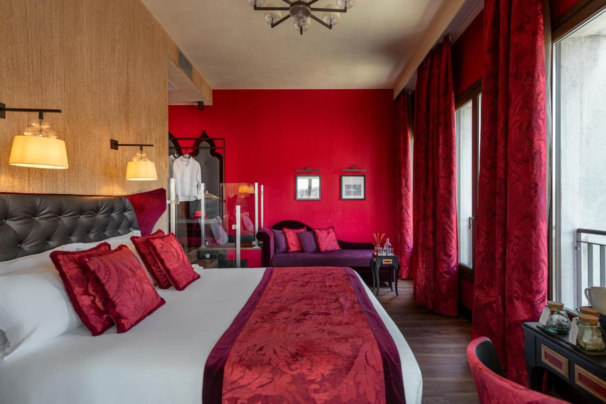 Palazzo Veneziano - Venice Collection