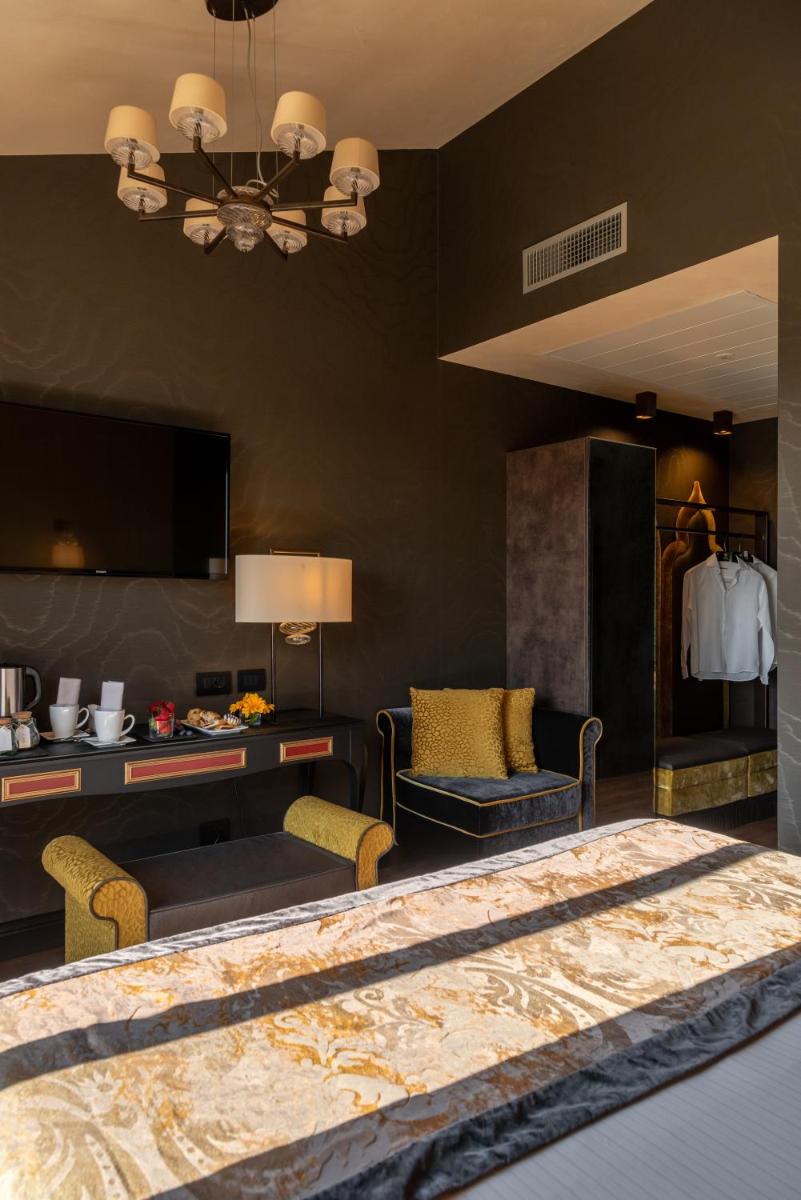 Palazzo Veneziano - Venice Collection