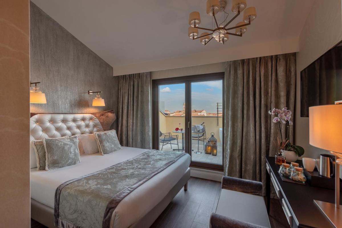 Palazzo Veneziano - Venice Collection