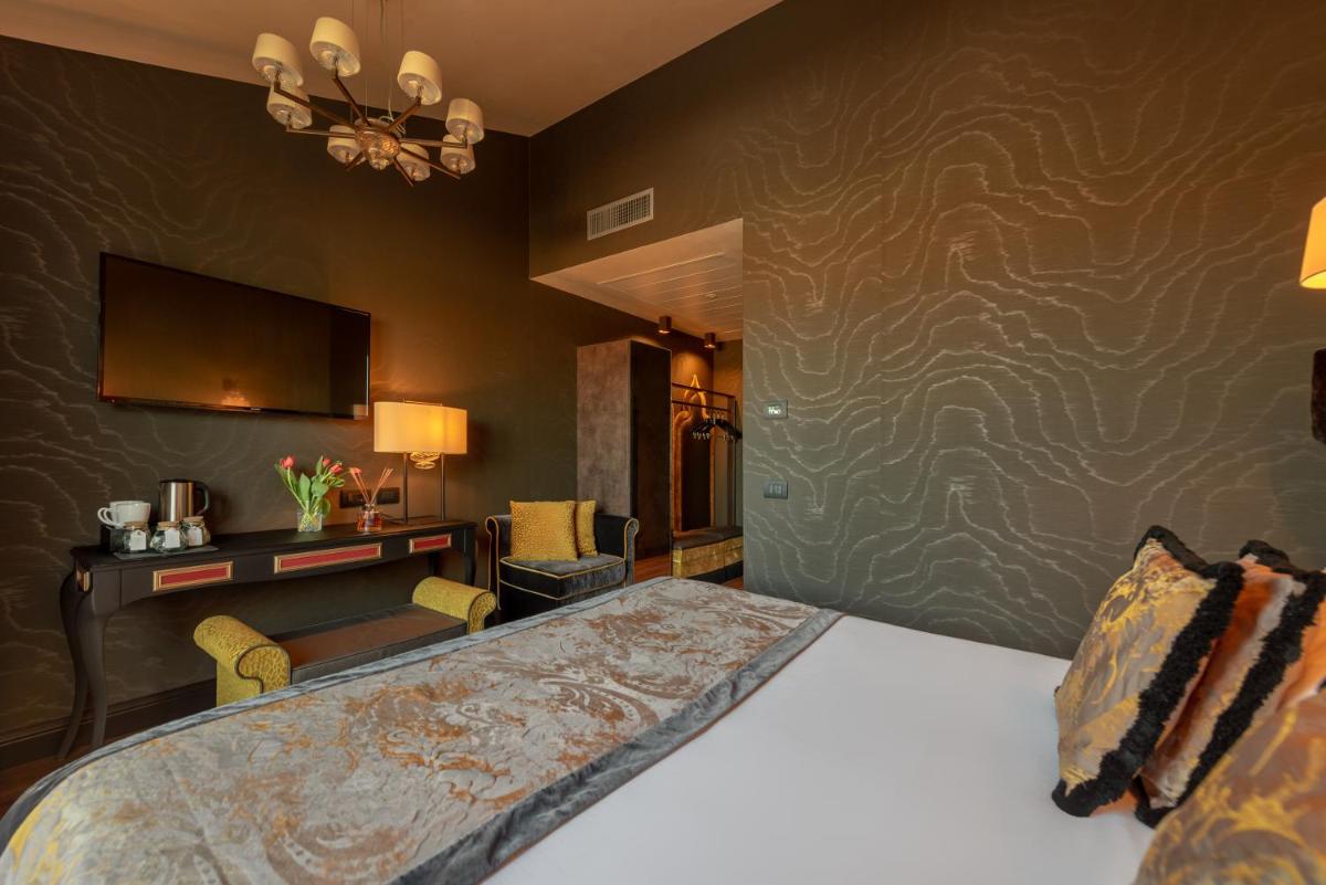 Palazzo Veneziano - Venice Collection