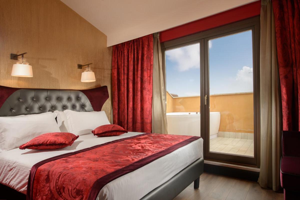 Palazzo Veneziano - Venice Collection