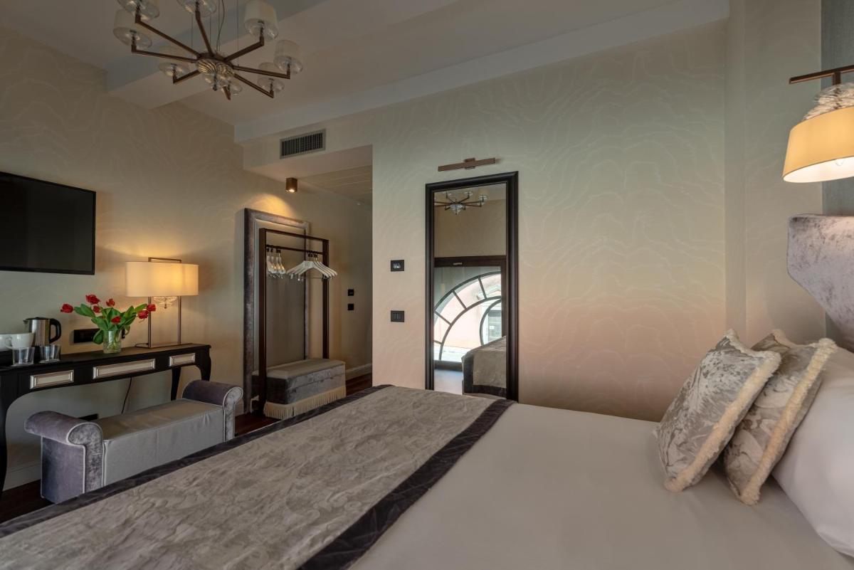 Palazzo Veneziano - Venice Collection