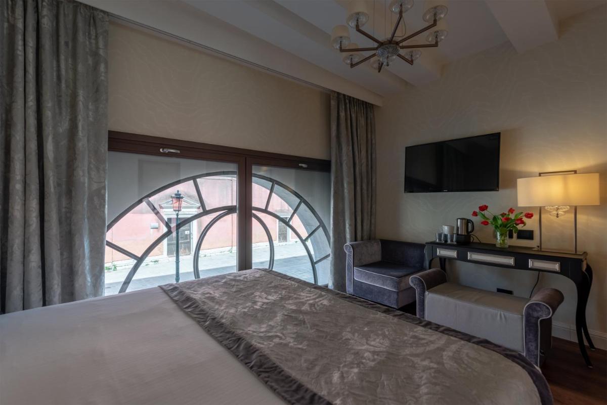 Palazzo Veneziano - Venice Collection