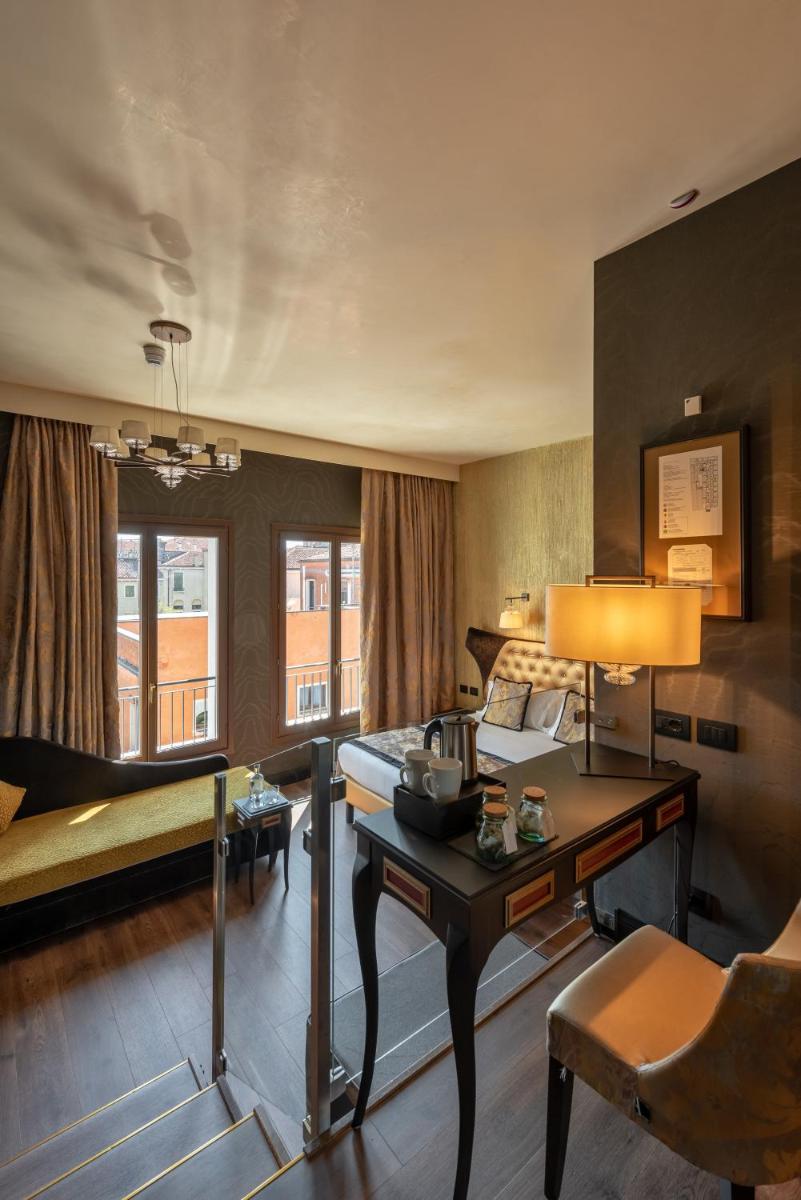 Palazzo Veneziano - Venice Collection