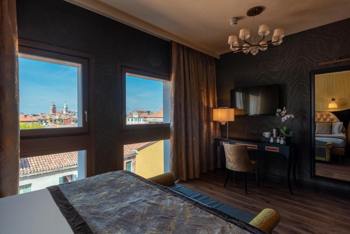 Palazzo Veneziano - Venice Collection