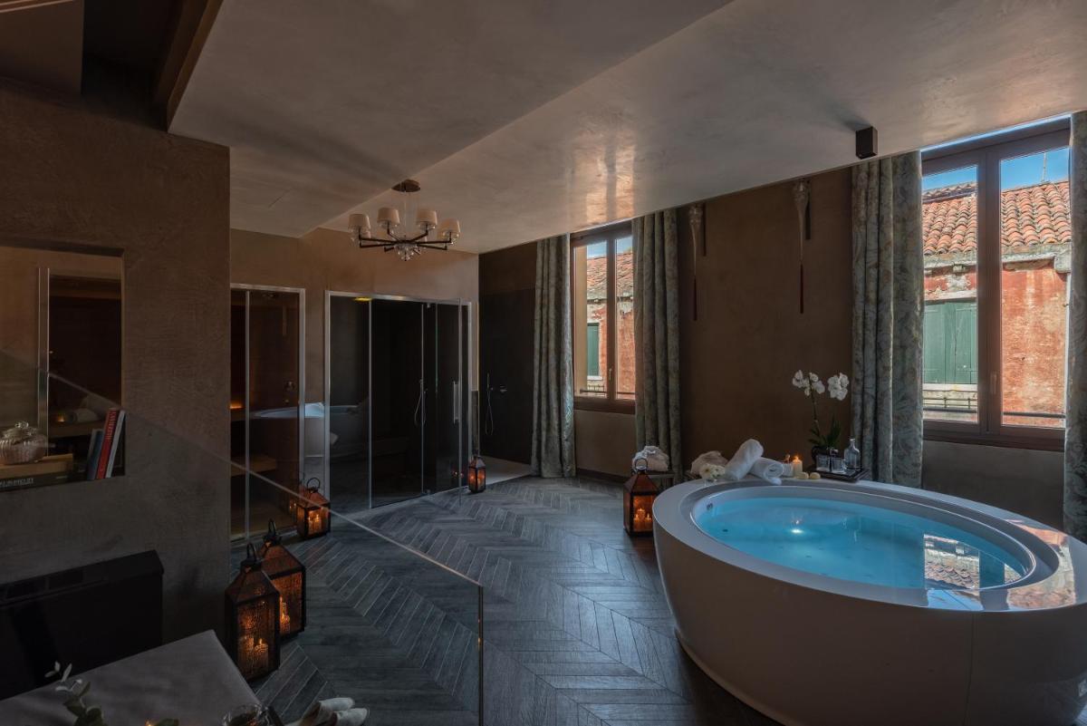 Palazzo Veneziano - Venice Collection