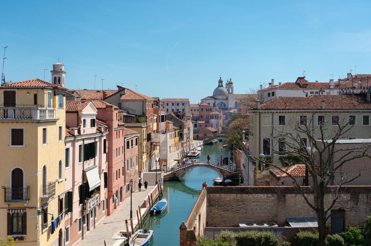 Palazzo Veneziano - Venice Collection