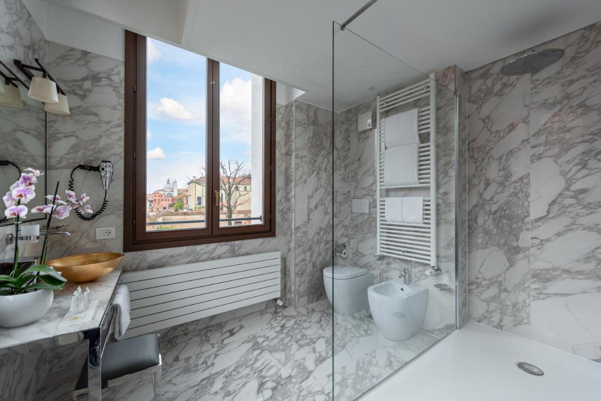 Palazzo Veneziano - Venice Collection
