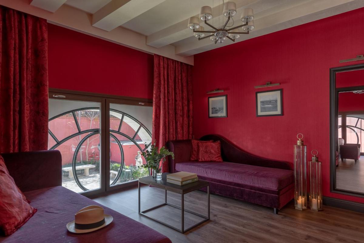 Palazzo Veneziano - Venice Collection