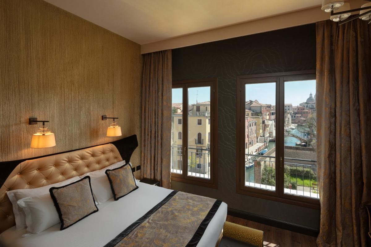 Palazzo Veneziano - Venice Collection