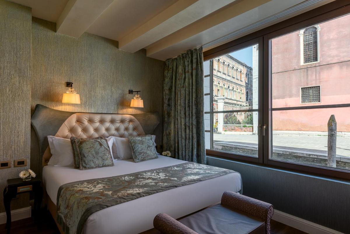 Palazzo Veneziano - Venice Collection