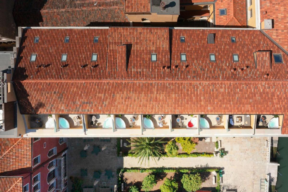 Palazzo Veneziano - Venice Collection