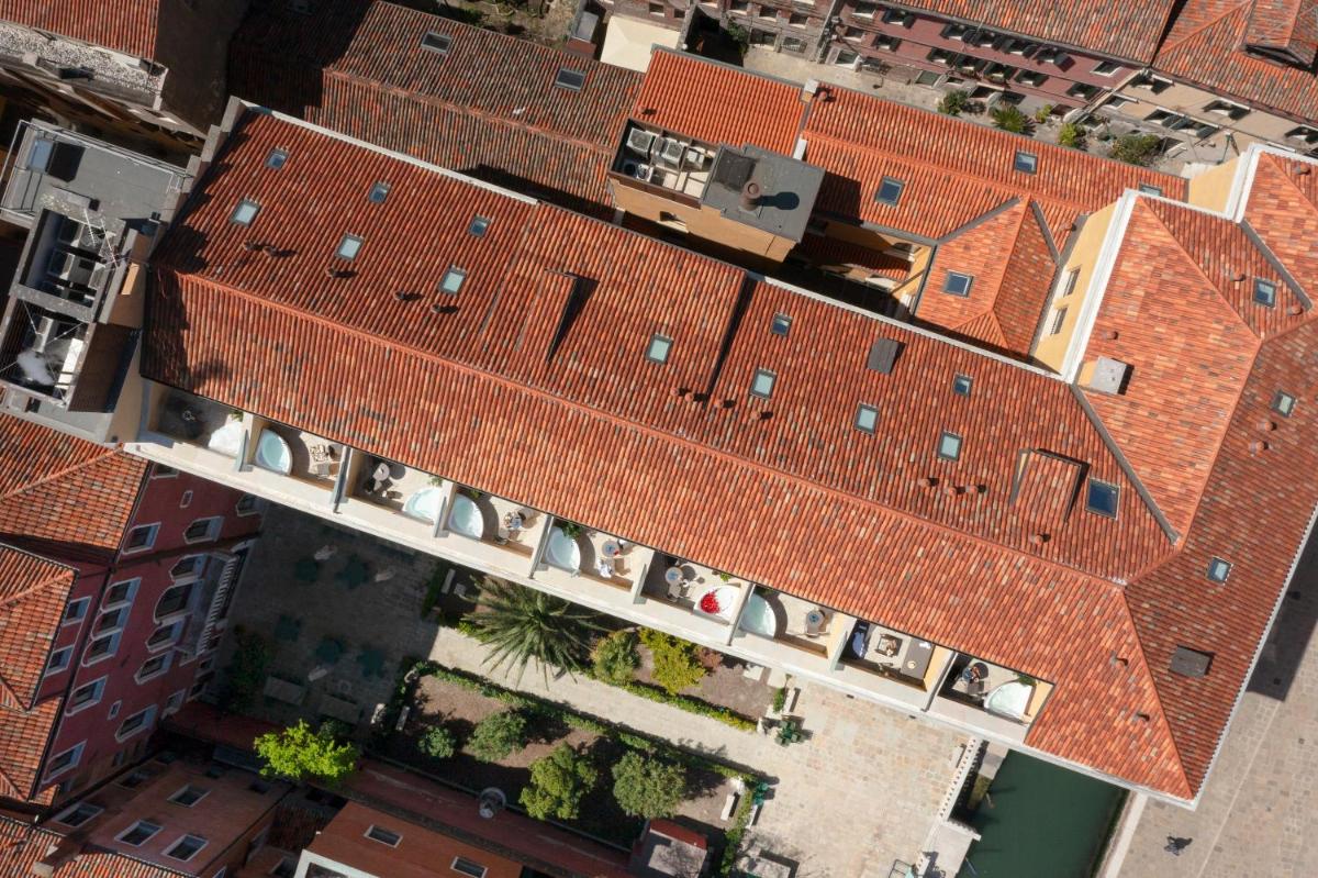 Palazzo Veneziano - Venice Collection