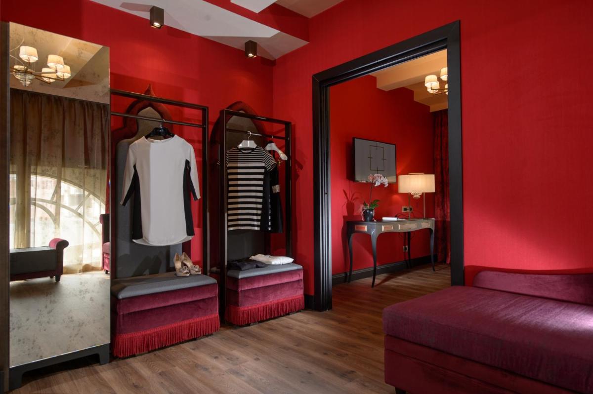 Palazzo Veneziano - Venice Collection