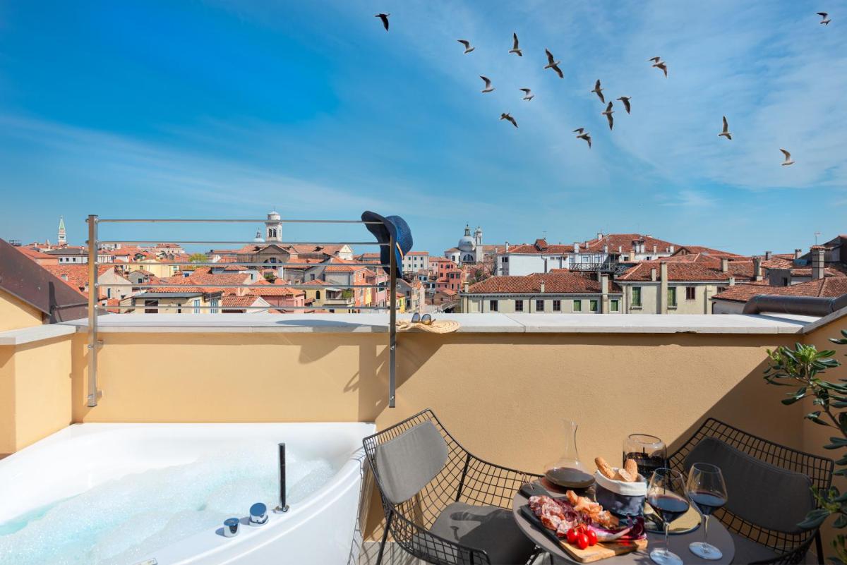 Palazzo Veneziano - Venice Collection