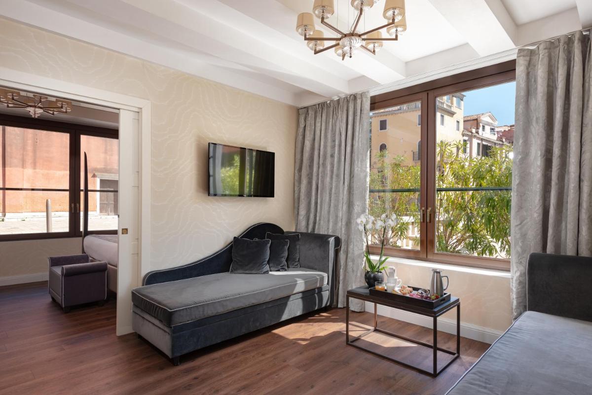 Palazzo Veneziano - Venice Collection