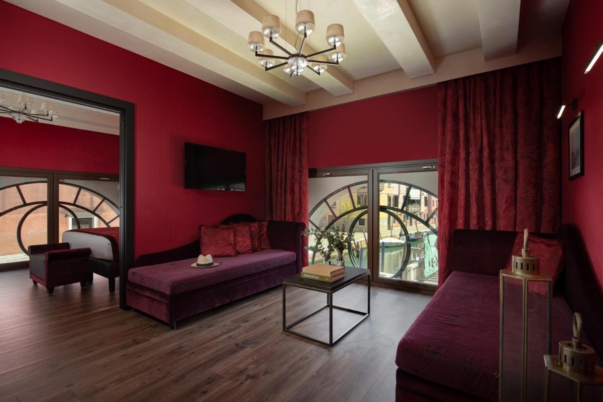 Palazzo Veneziano - Venice Collection