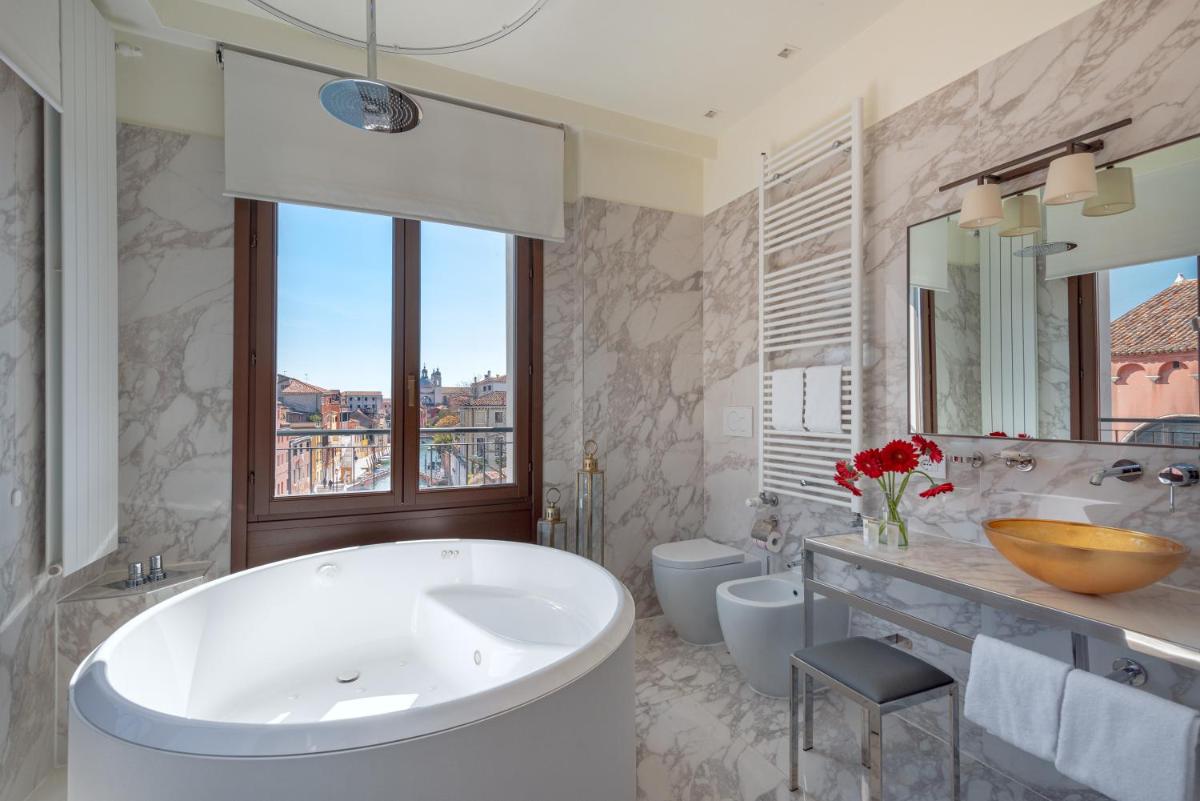 Palazzo Veneziano - Venice Collection