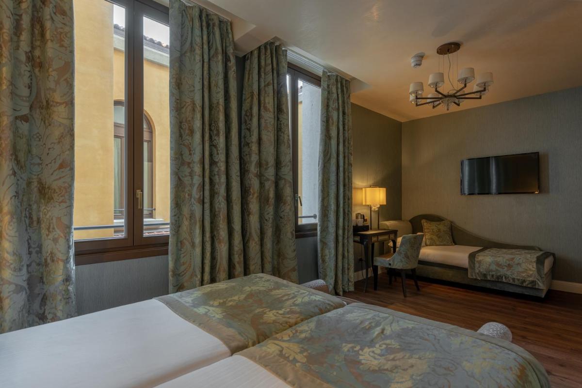 Palazzo Veneziano - Venice Collection