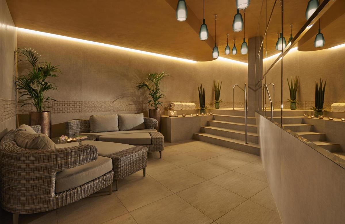 Párisi Udvar Hotel Budapest, part of Hyatt