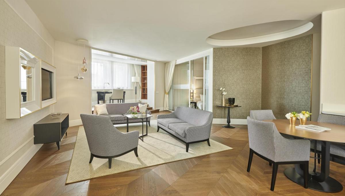 Párisi Udvar Hotel Budapest, part of Hyatt