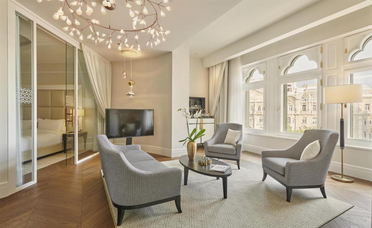 Párisi Udvar Hotel Budapest, part of Hyatt