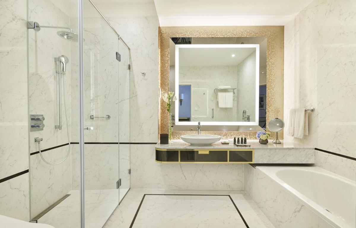 Párisi Udvar Hotel Budapest, part of Hyatt